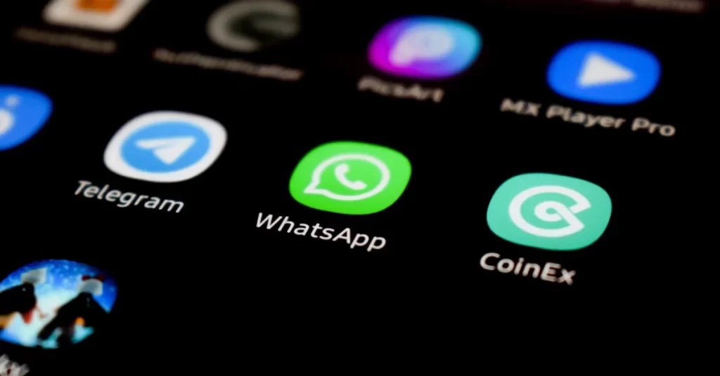 ikon aplikasi whatsapp di smartphone